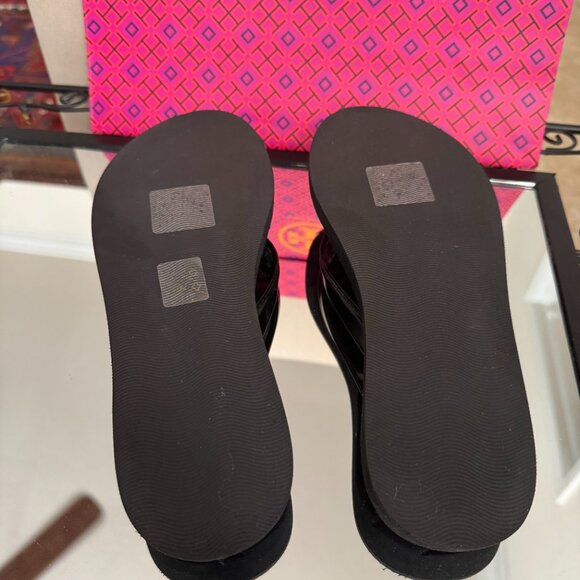 Tory Burch Kira Black Flip Flops w/Gold Double T Logo Size 6 New with Box - Picture 6 of 12